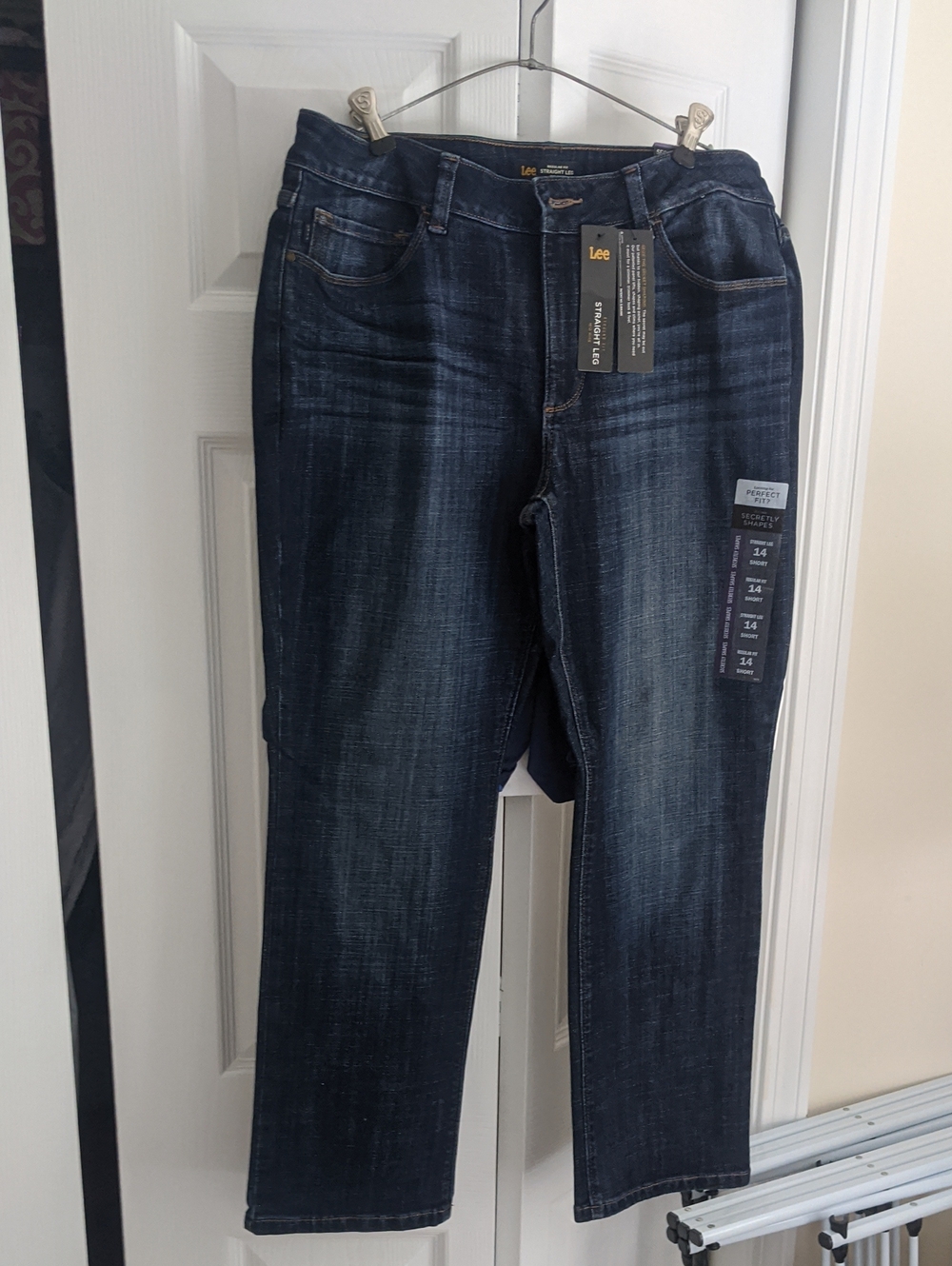 Lee Women's Straight Leg Jeans in Dark Indigo Wash (short) Size 14